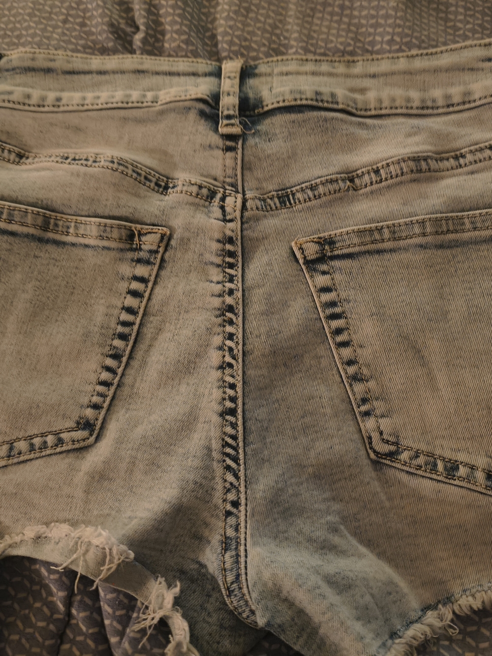 Light Blue Rhinestone Diamond-Pattern Denim Shorts - Picture 3 of 3